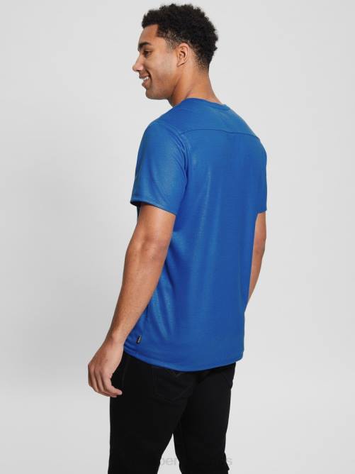 GUESS camiseta con cuello en V y canesú de albañil hombres 0P8X3988 zaffre brillante vestir