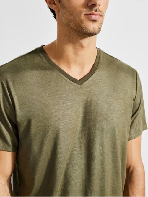 GUESS camiseta mason con cuello en v hombres 0P8X4083 oliva del ejército vestir